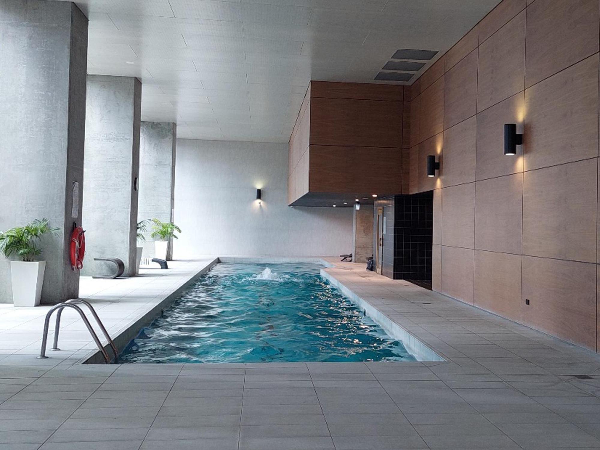 Single Family 2br 2bth Indoor Pool Sauna Apartment *